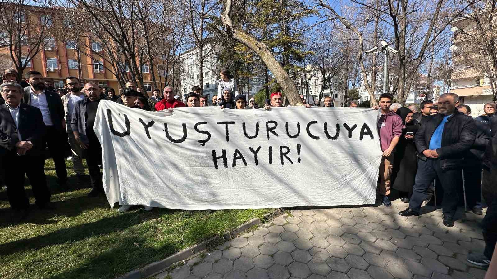 Arkadaşı tarafından öldürülen 17 yaşındaki Hüseyin Ünal’ın ailesi katile yardım edenlerin de ceza almasını istiyor
