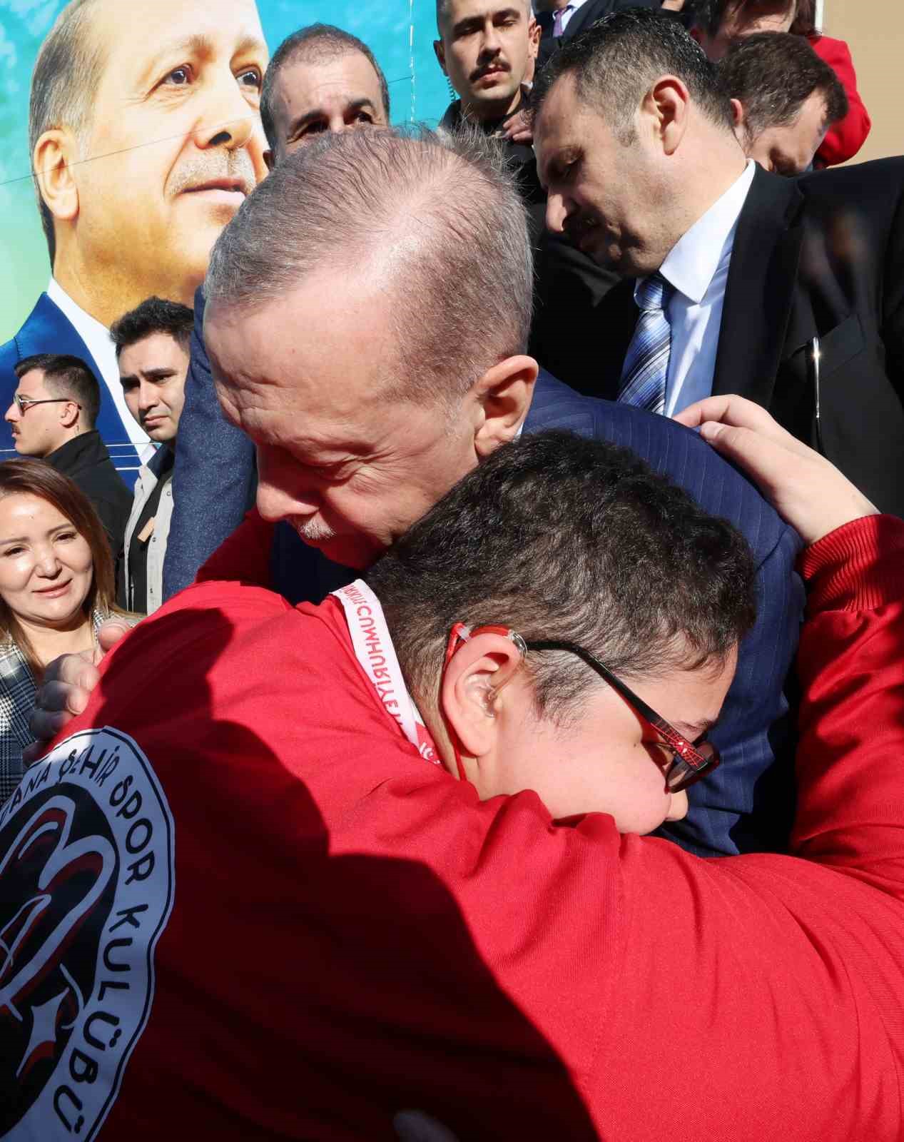Cumhurbaşkanı Erdoğan Adana Valiliğini ziyaret etti
