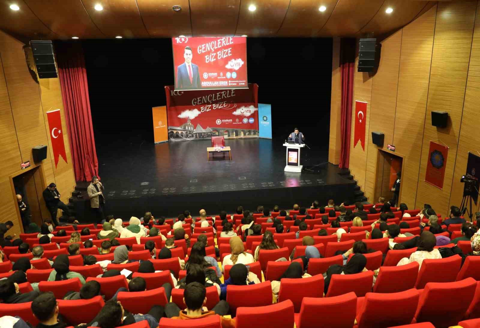 Diyarbakır’da "Gençlerle Biz Bize" söyleşisi