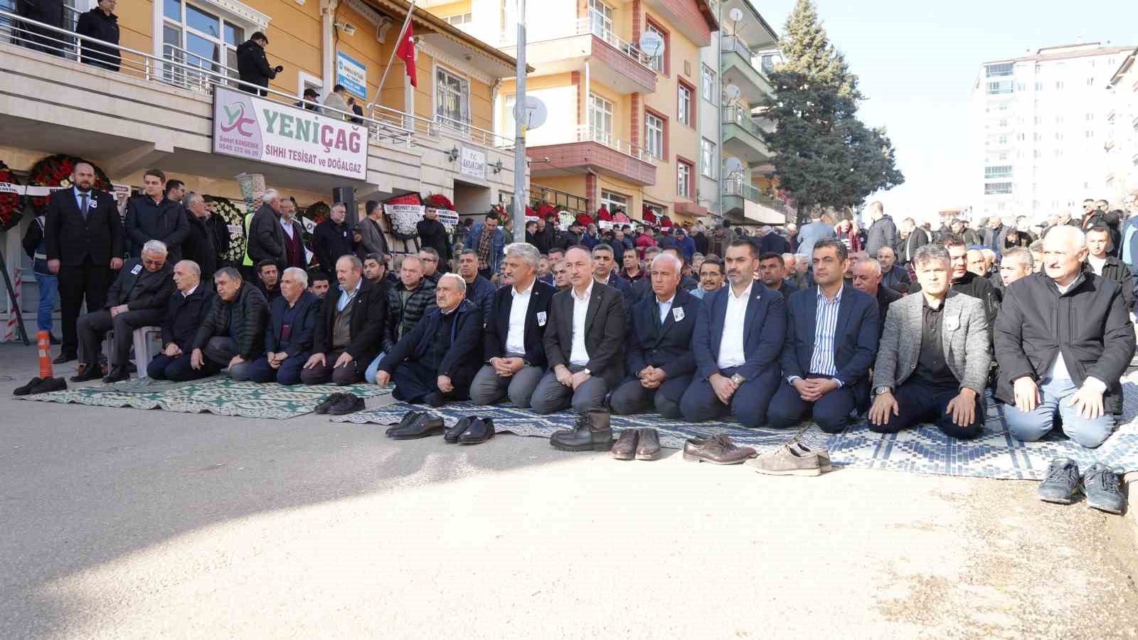 T&Uuml;RK-İŞ Genel Başkan Yardımcısı Kavlak son yolculuğuna uğurladı
