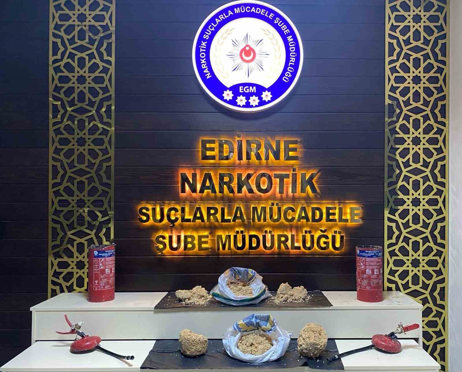 Kapıkule’de tırda yangın tüpüne zulalanmış 18 kilo uyuşturucu ele geçirildi