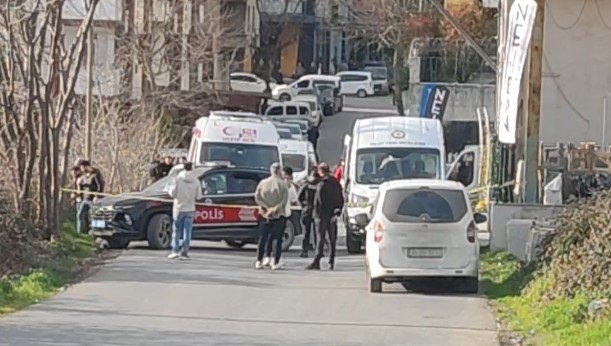 Sultangazi&rsquo;de otomobilinin i&ccedil;inde silahlı saldırıya uğrayan şahıs hayatını kaybetti 
