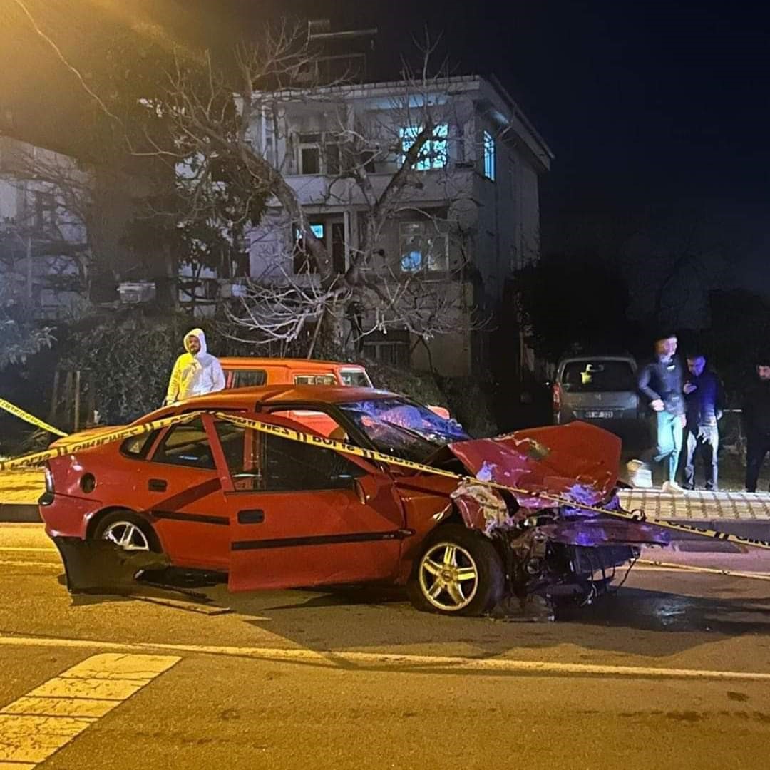 Trabzon’da çarpışan iki otomobil hurdaya döndü: 6 yaralı
