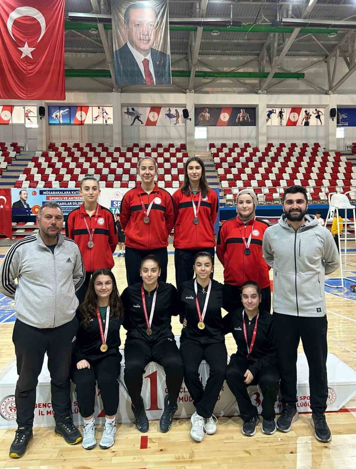 Erzincanlı badmintoncular Ağrı’dan başarıyla döndüler