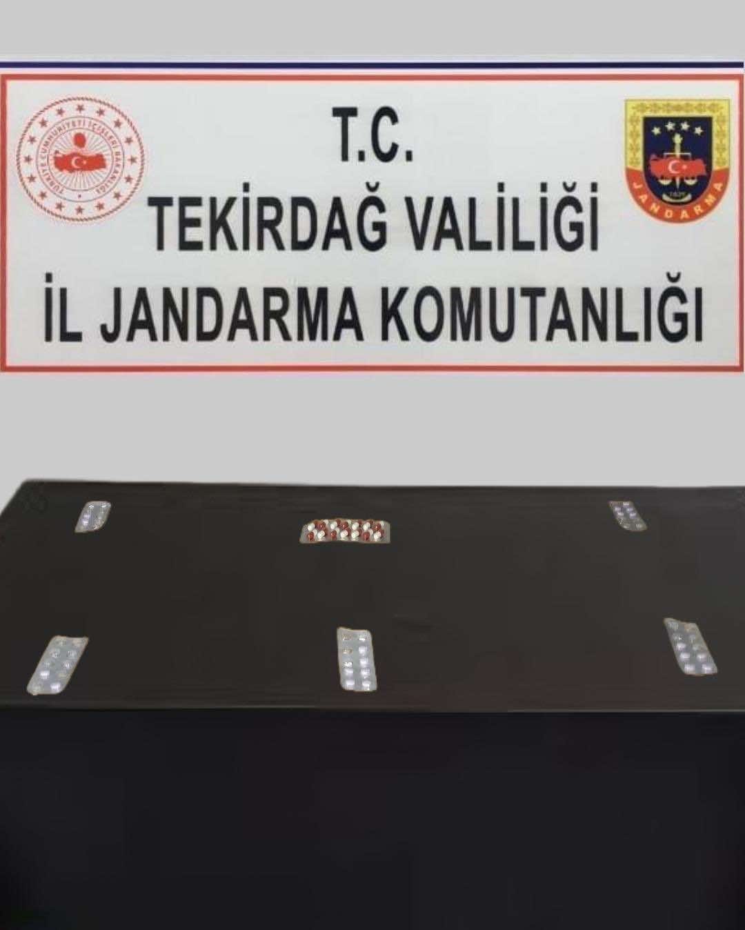 Silah ve uyuşturucu ele ge&ccedil;irildi
