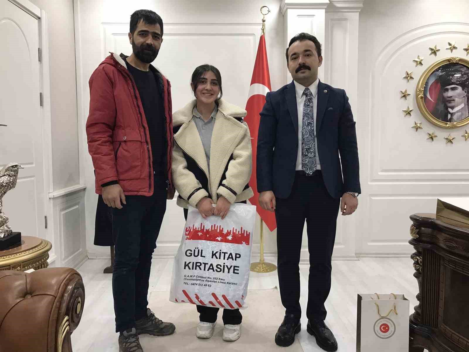 Digorlu &ouml;ğrenciler hem okuyor hem de eğleniyor
