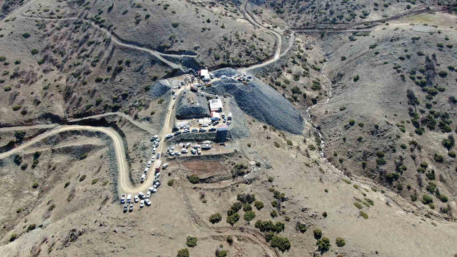 (D&uuml;zeltme) G&ouml;&ccedil;&uuml;ğ&uuml;n yaşandığı Bedri Aydın Madencilik&rsquo;e ait alan dron ile g&ouml;r&uuml;nt&uuml;lendi
