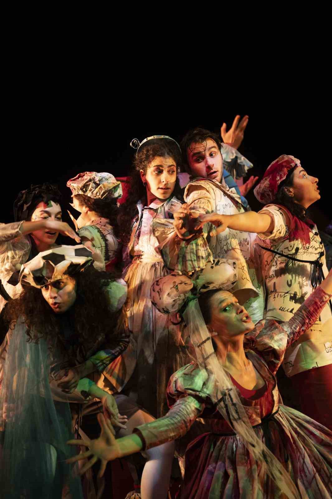 &lsquo;O Taraf Bu Taraf Şu Taraf&rsquo; isimli &ccedil;ocuk oyunu pr&ouml;miyer yaptı
