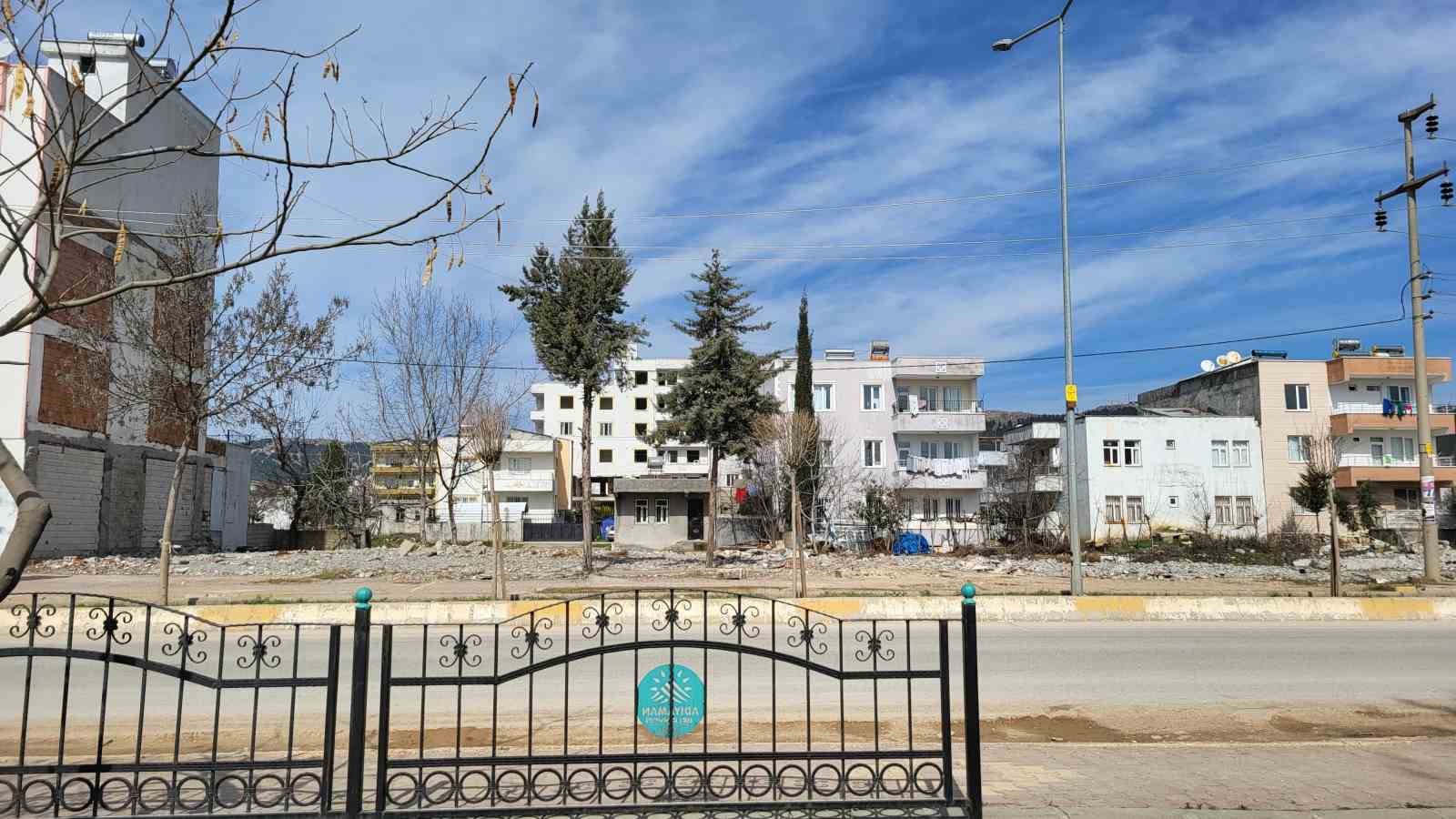 6 Şubat depreminde yıkılan binanın ve panik anlarının görüntüsü ortaya çıktı