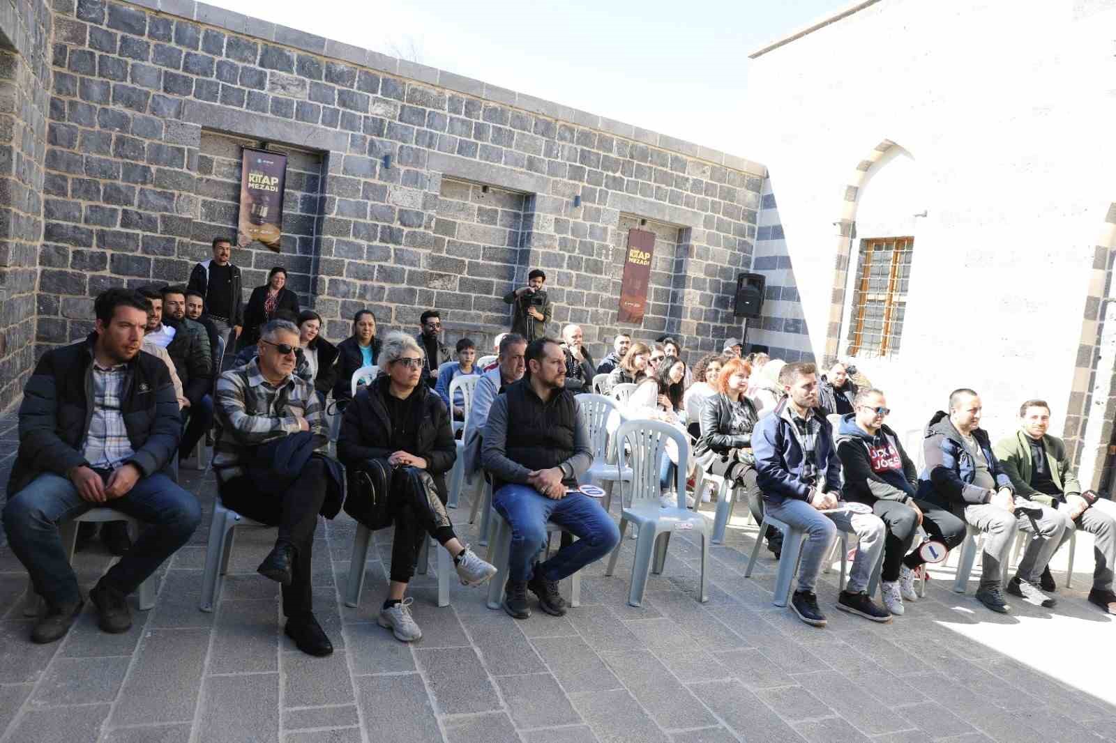 Diyarbakır’da Paşa Hamamı’nda kitap mezadı yapıldı