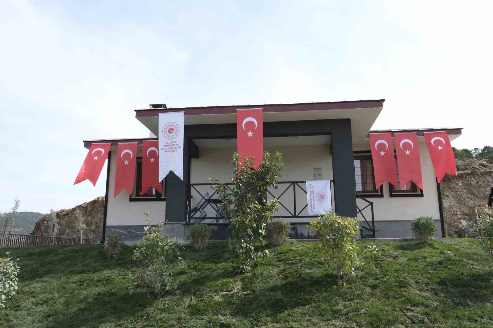 Şehit Özdemir’in ailesine evi teslim edildi
