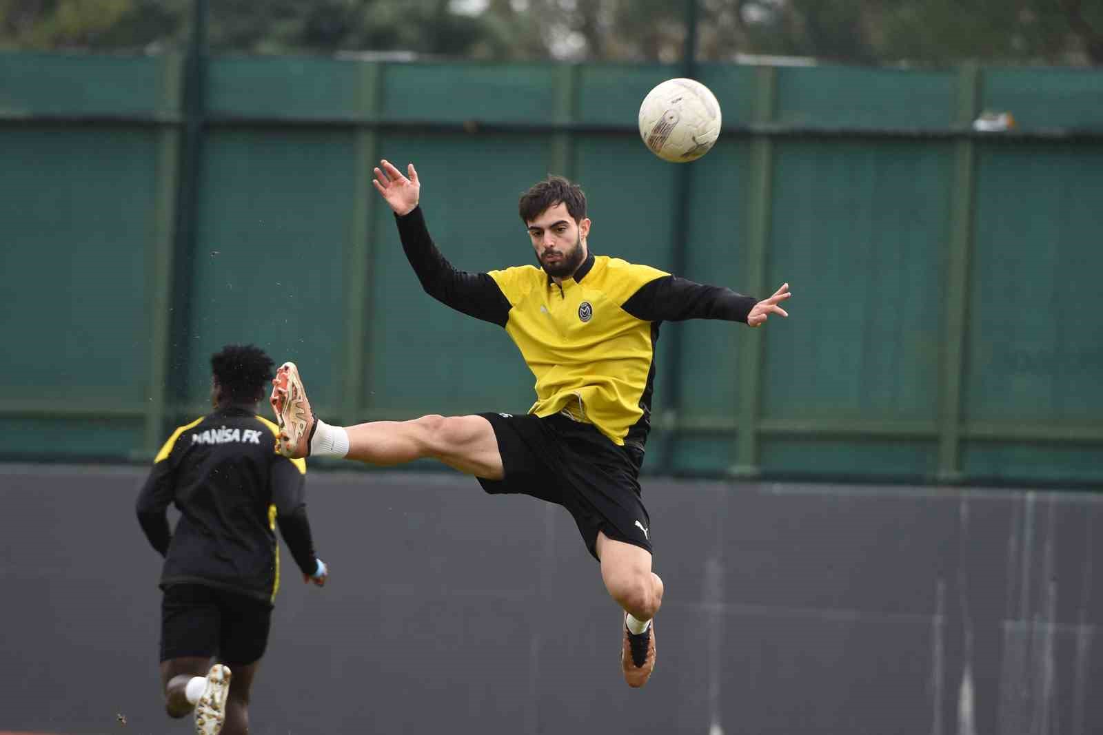 Manisa FK, Sakaryaspor hazırlıklarına çarşamba günü başlayacak
