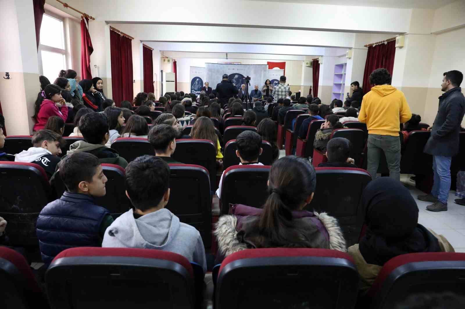 Diyarbakır&rsquo;da dengbejlik k&uuml;lt&uuml;r&uuml; yeni nesle aktarılıyor

