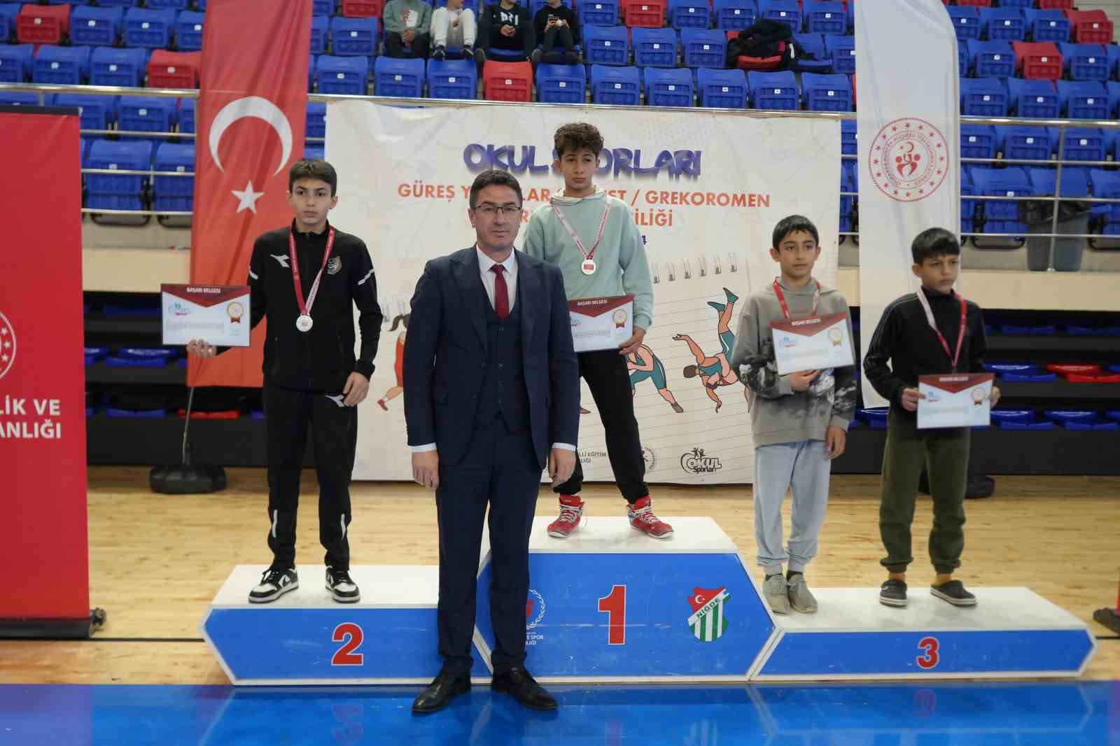 Okul Sporları Güreş Türkiye Şampiyonası, Niğde’nin ev sahipliğinde başladı