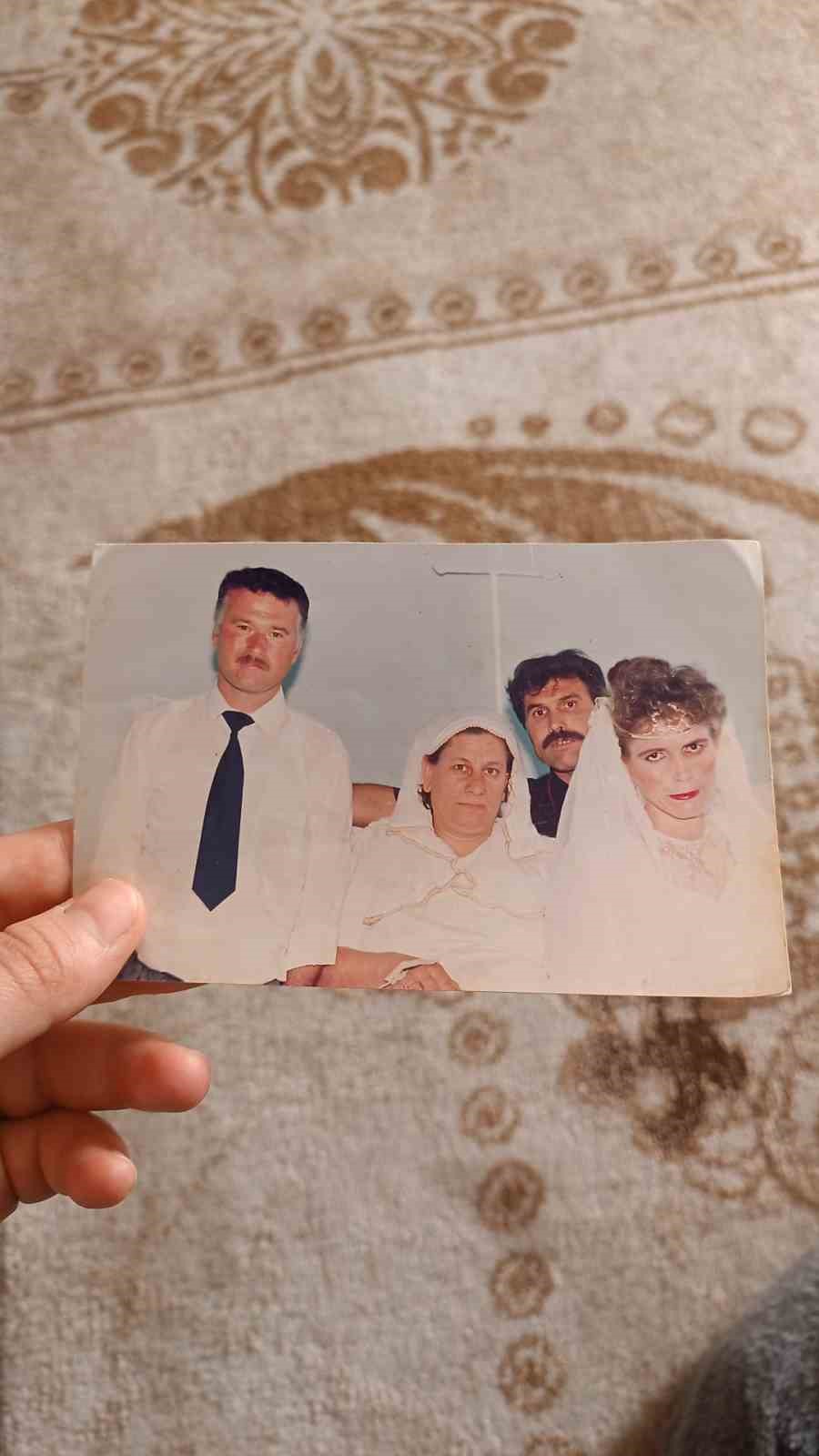 Eşini ve iki oğlunu kaybeden acılı baba: "1992&rsquo;de &ouml;lseydim bu acıyı g&ouml;rmezdim"
