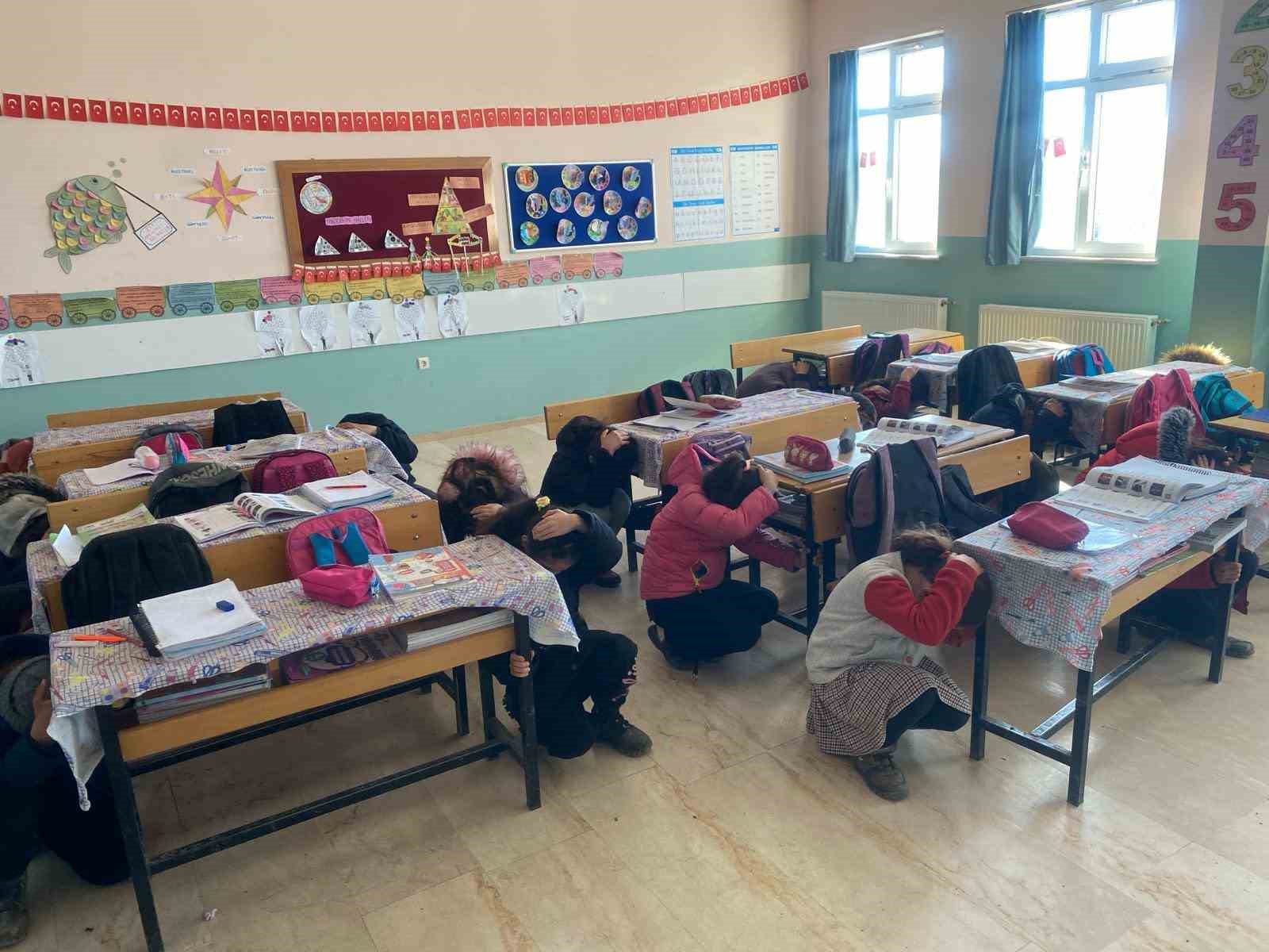 AFAD ekipleri iki ayda 18 bin 822 öğrenciye ulaştı