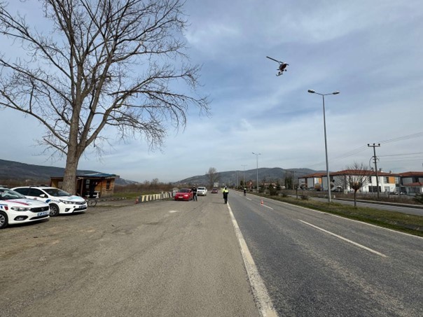 Jandarmanın trafik denetimine Cayrokopter ile destek