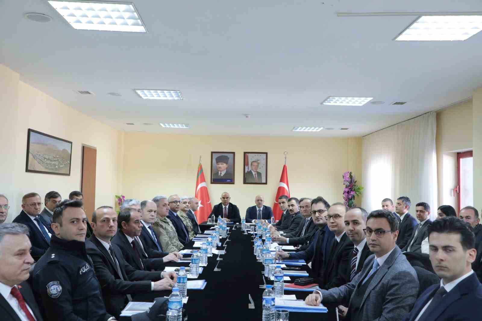 Ticaret Bakan Yardımcısı Uçarmak, Gürbulak Sınır Kapısı’nda incelemede bulundu