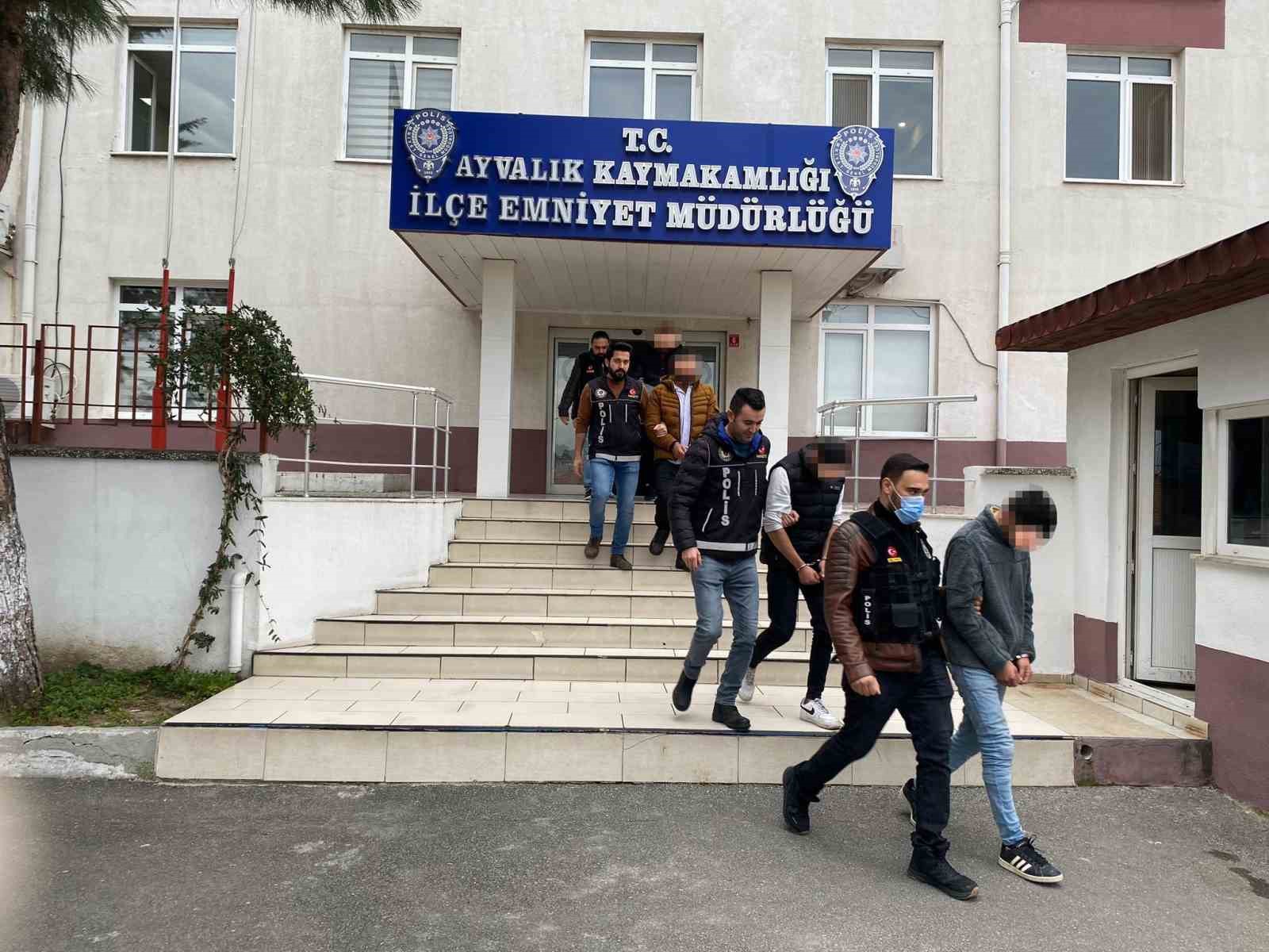 Ayvalık’ta polisten rekor operasyon: 7 bin 194 adet uyuşturucu hap ele geçirdi