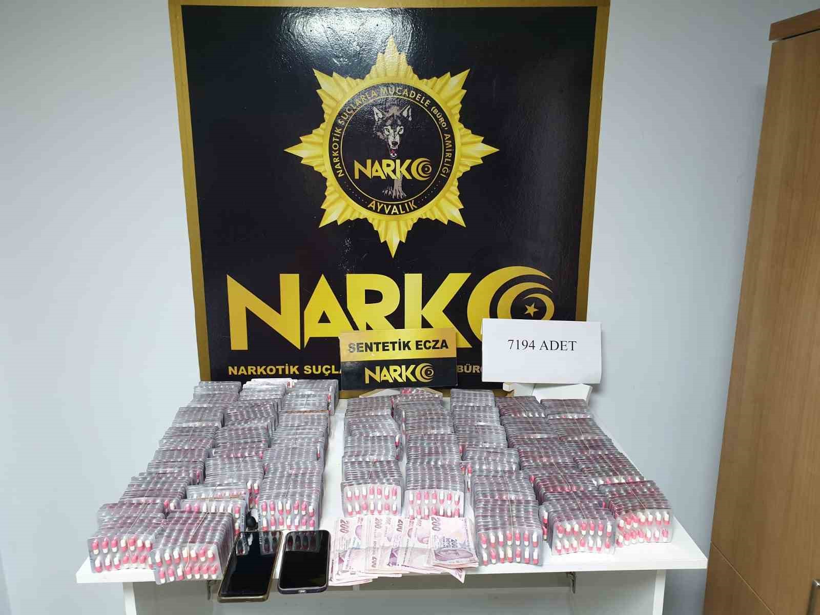 Ayvalık&rsquo;ta polisten rekor operasyon: 7 bin 194 adet uyuşturucu hap ele ge&ccedil;irdi
