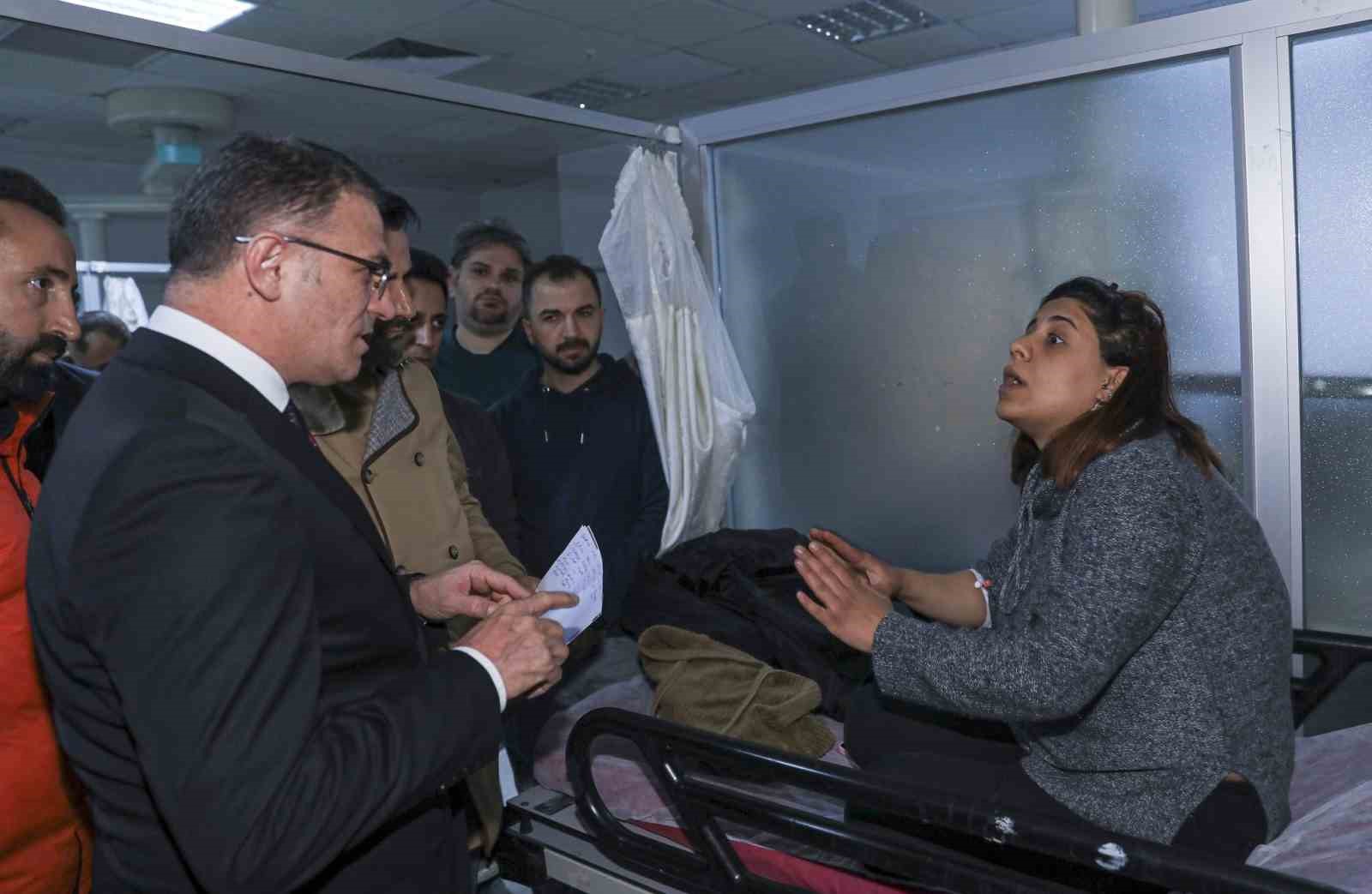 Vali Balcı, çığdan kurtulan yaralıları hastanede ziyaret etti 