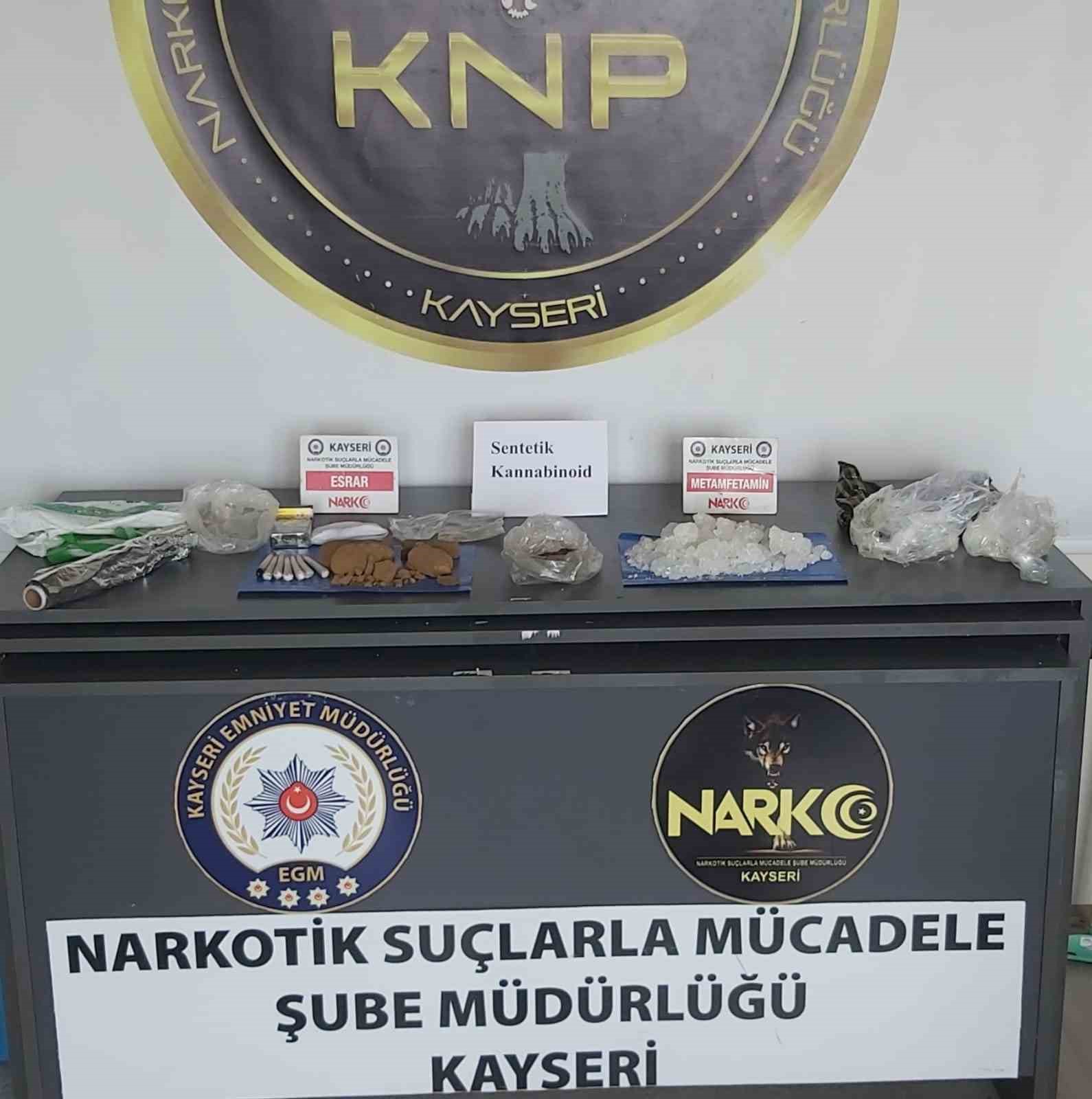 Kayseri&rsquo;de 1 kilo 385 gram uyuşturucu ele ge&ccedil;irildi
