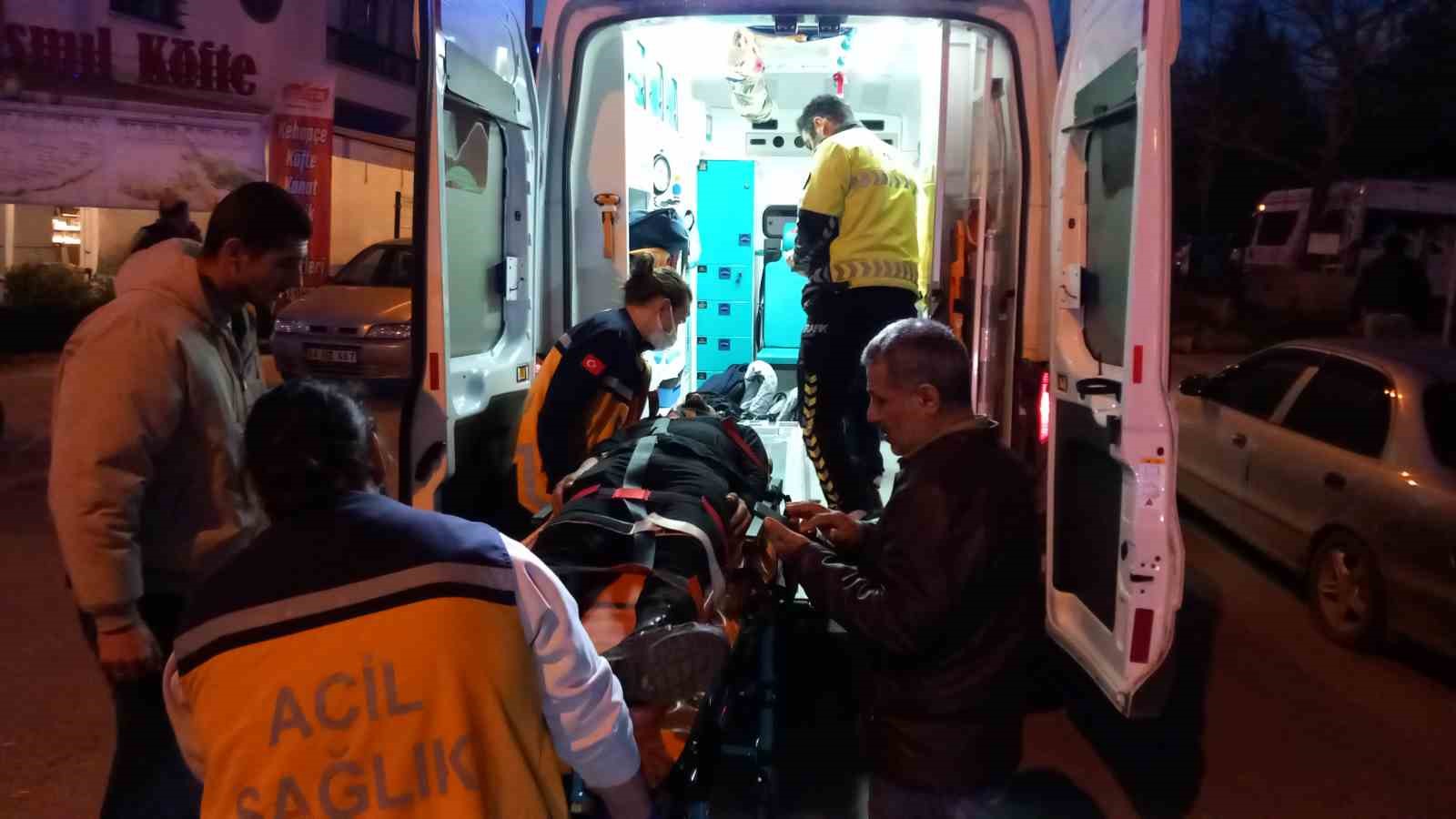 Otomobille &ccedil;arpışan motosikletli yaralandı
