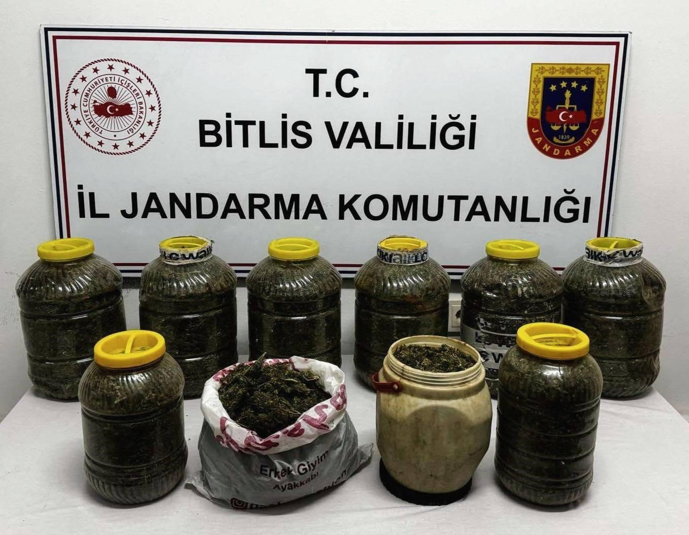 Hizan’da 11 kilo 450 gram skunk maddesi ele geçirildi
