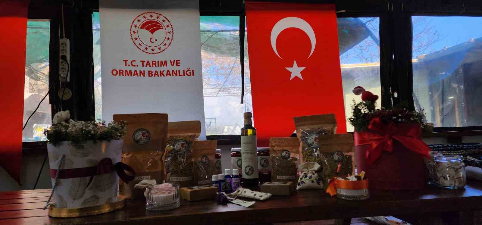 Kadın &ccedil;ift&ccedil;ilere Kuşkonmaz ve Mantar yetiştiriciliği anlatıldı
