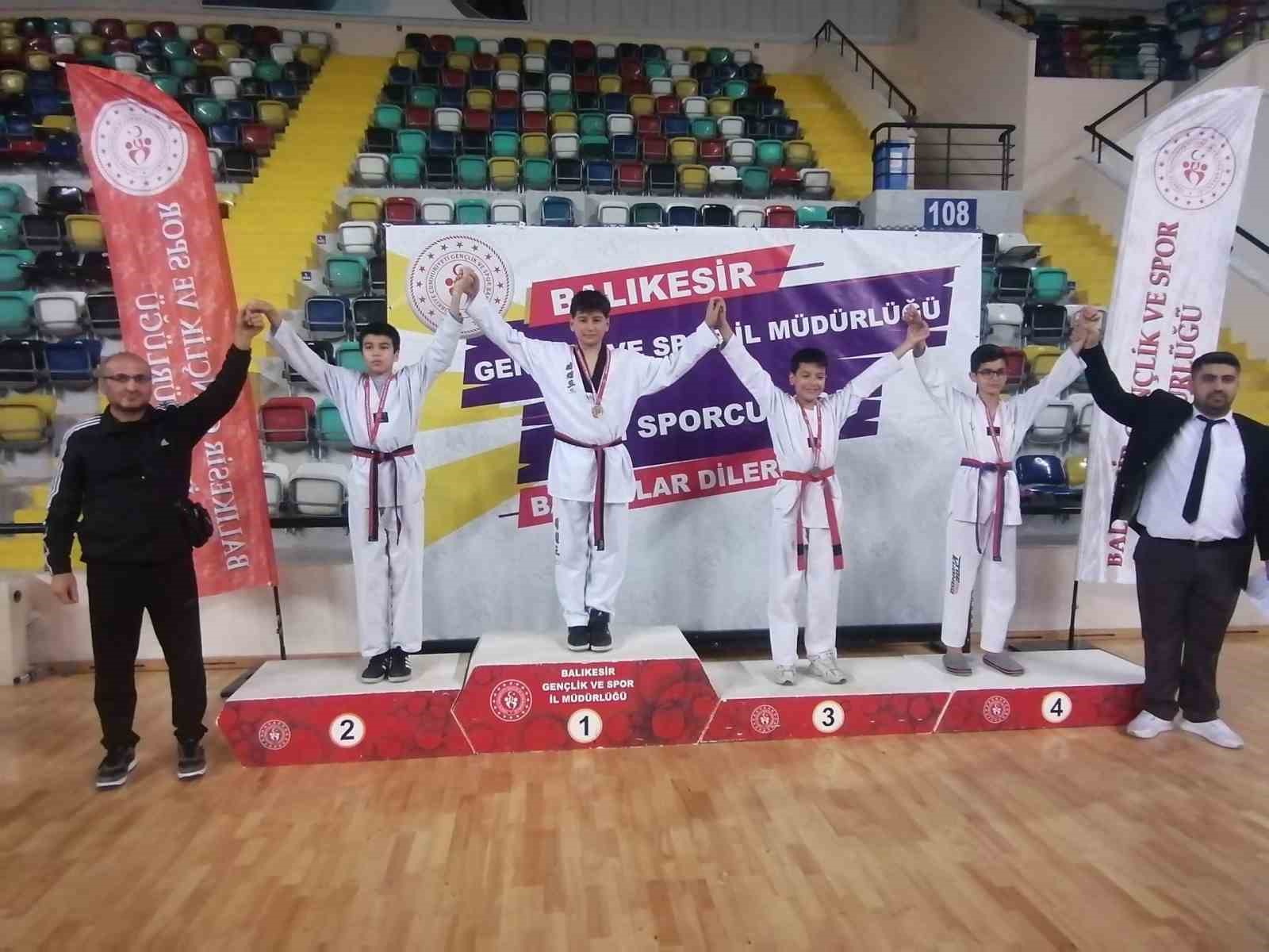 Edremitli ve Havranlı tekvandocular 4 altın madalya kazandı
