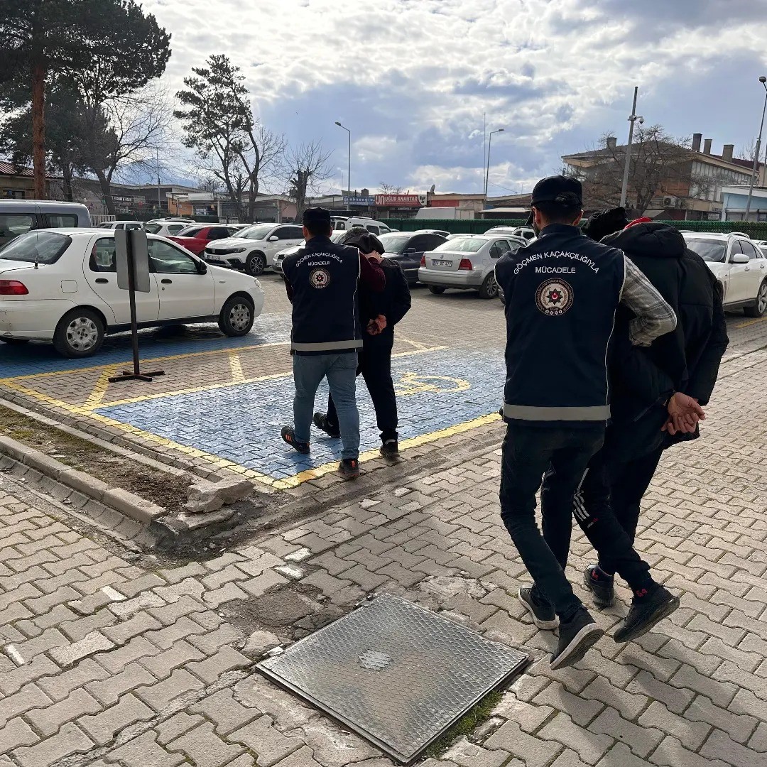 Erzincan’da göçmen kaçakçılığı suçundan 2 kişi tutuklandı