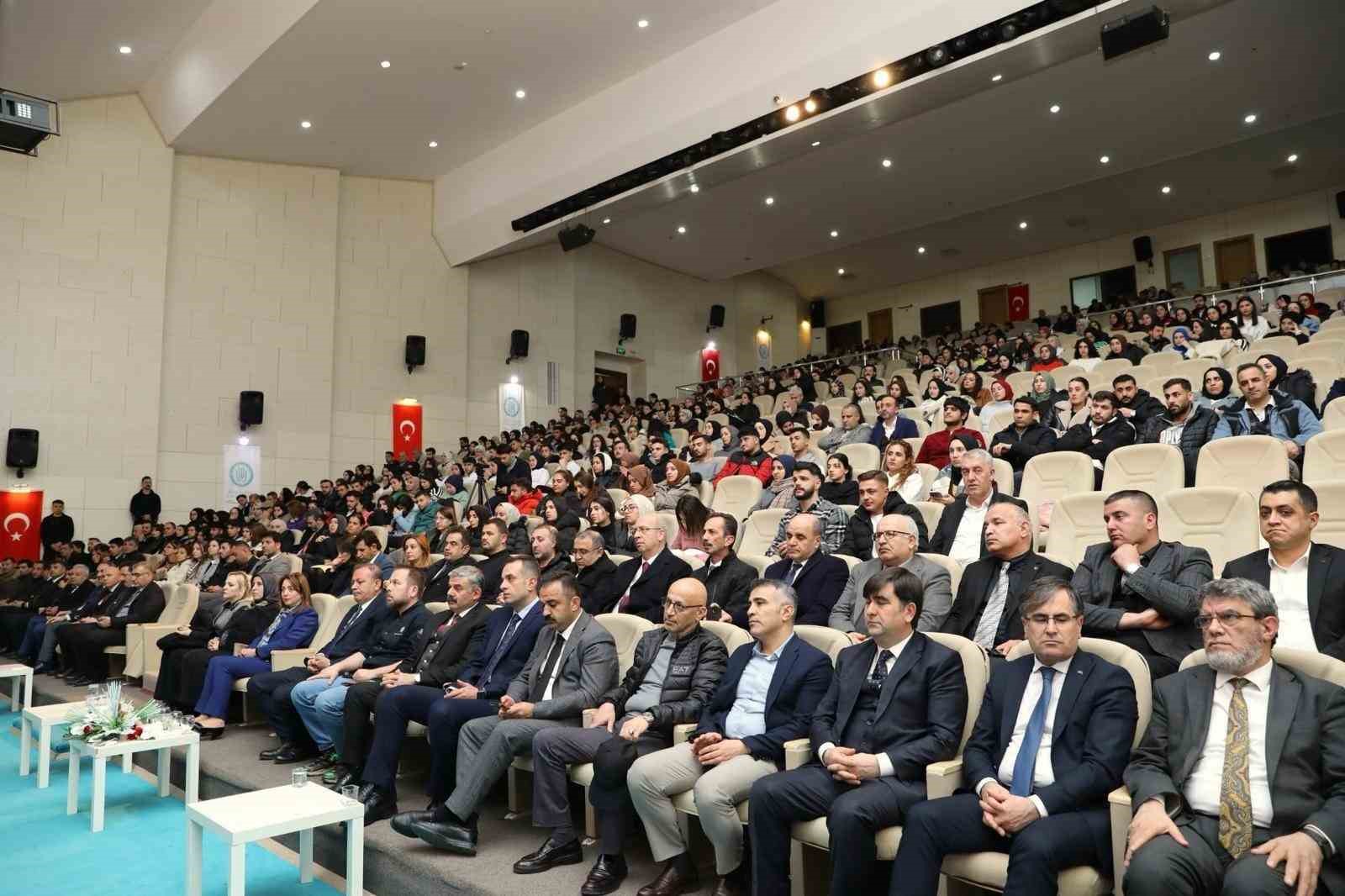 Yunus Emre Akkor, Bitlis Eren &Uuml;niversitesinde Osmanlı mutfağını anlattı
