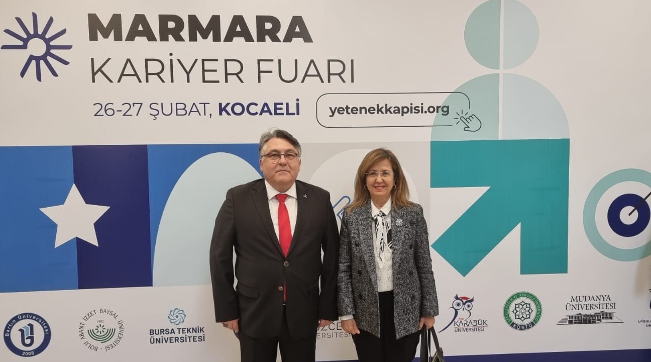 Rektör Özölçer Marmara Kariyer Fuarı’nın açılışına katıldı