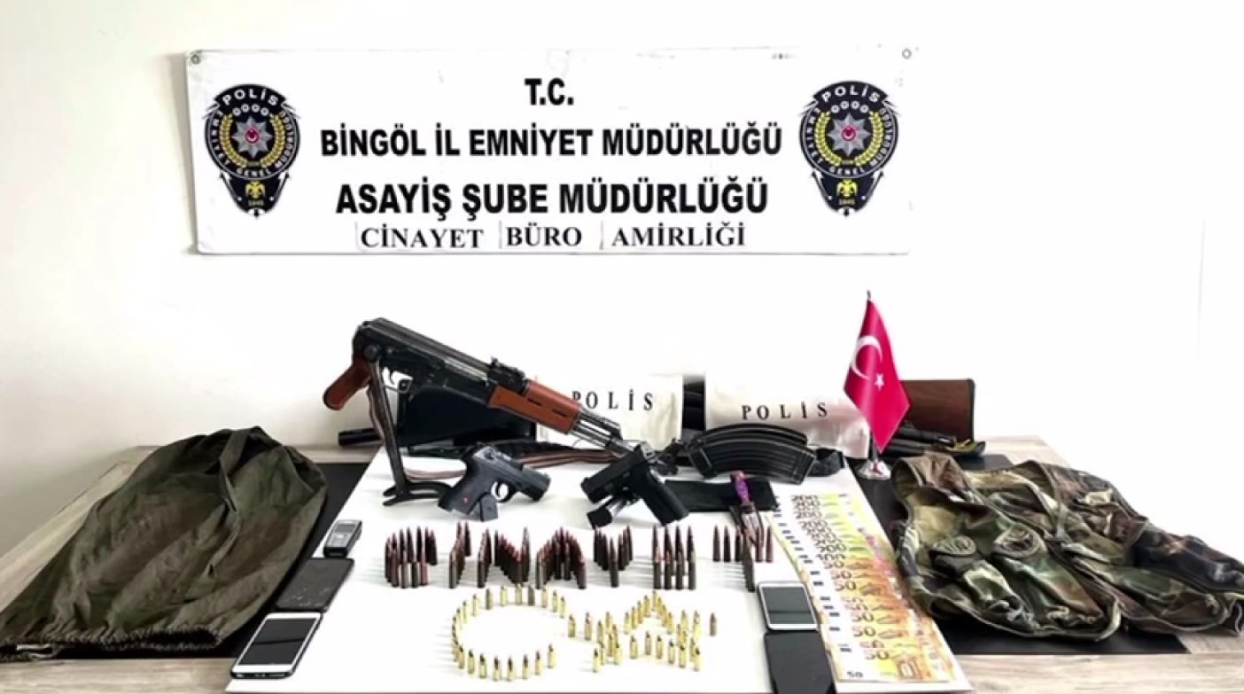 650 saatlik g&ouml;r&uuml;nt&uuml;ler incelenerek, silahlı saldırı olaylarına karışan 12 ş&uuml;pheli hakkında işlem başlatıldı
