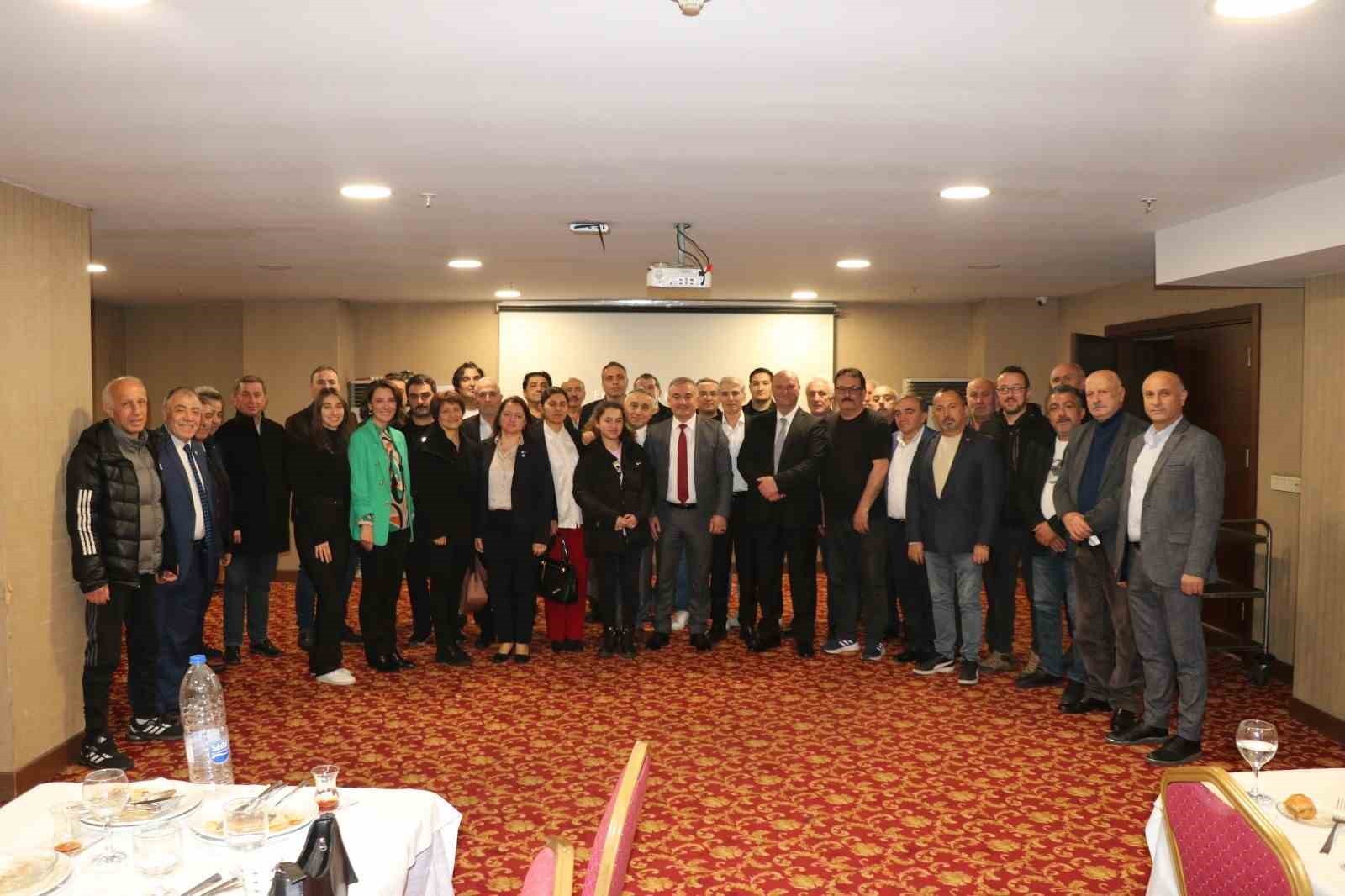 Sesli’nin projeleri dernek başkanlarından tam not aldı