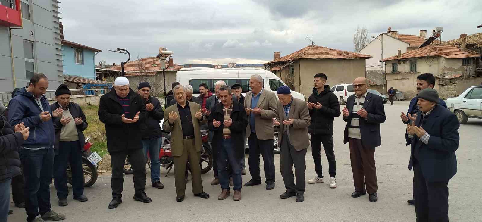 Emet ve Hisarcık&rsquo;tan Ramazan umresi i&ccedil;in 33 kişilik gurup yola &ccedil;ıktı

