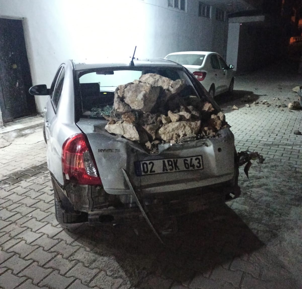 stinat duvar otomobillerin zerine kt
