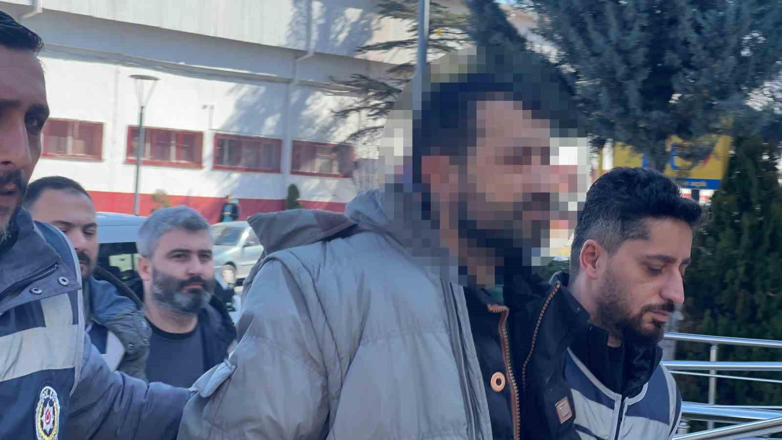 Cinayet zanlısı adliyeye sevk edildi
