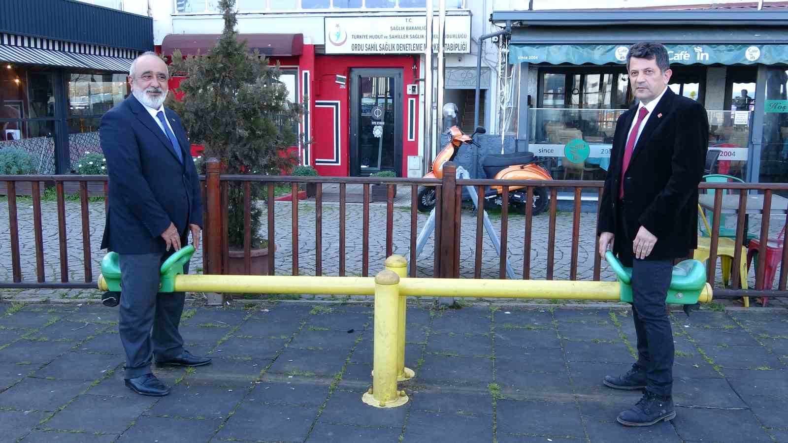 Ordu’nun rakip büyükşehir belediye başkan adayları tahterevalliye bindi