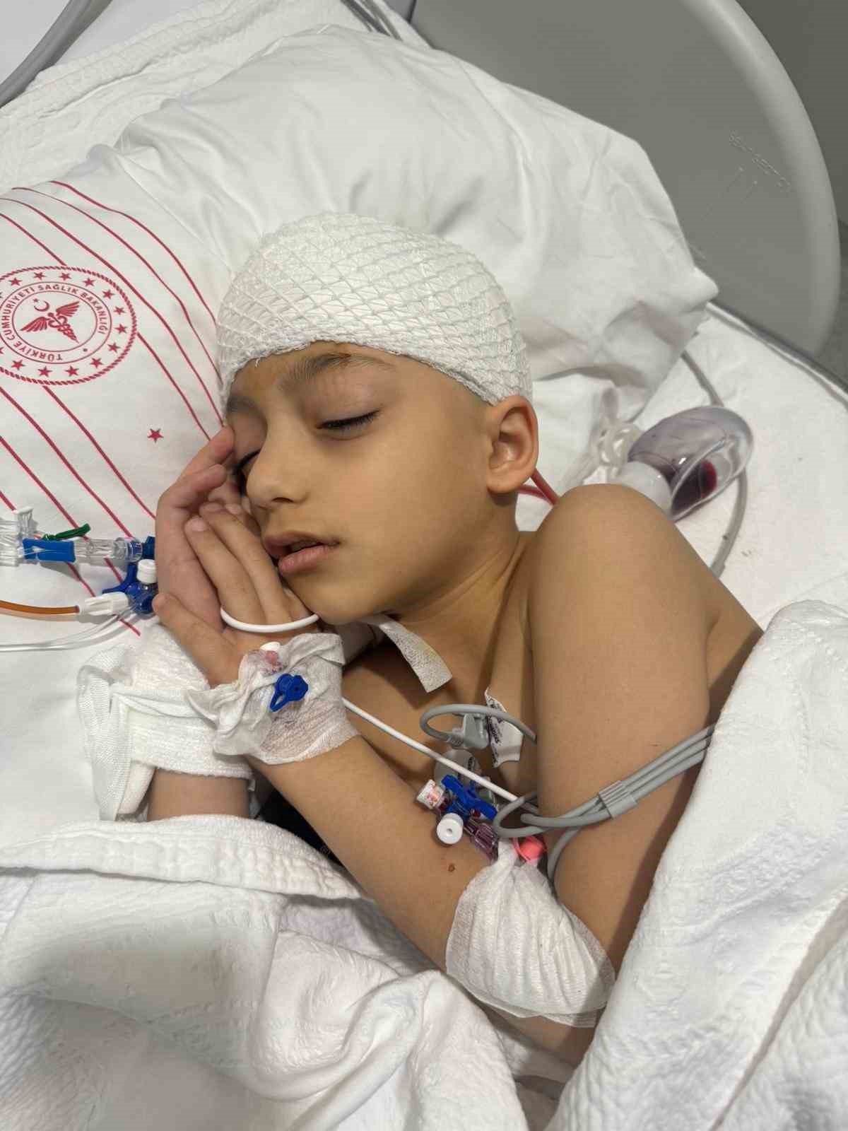 Okulda d&uuml;ş&uuml;p beyin kanaması ge&ccedil;iren &ouml;ğrenci: &ldquo;&Ouml;ğretmen &rsquo;otur, birazdan ge&ccedil;er&rsquo; dedi ve derse devam etti" 