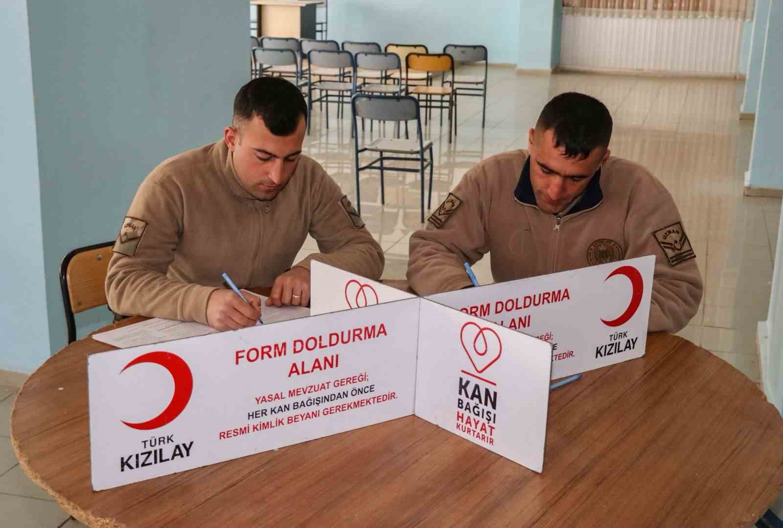 Siirt’te jandarma personelinden 660 ünite kan bağışı