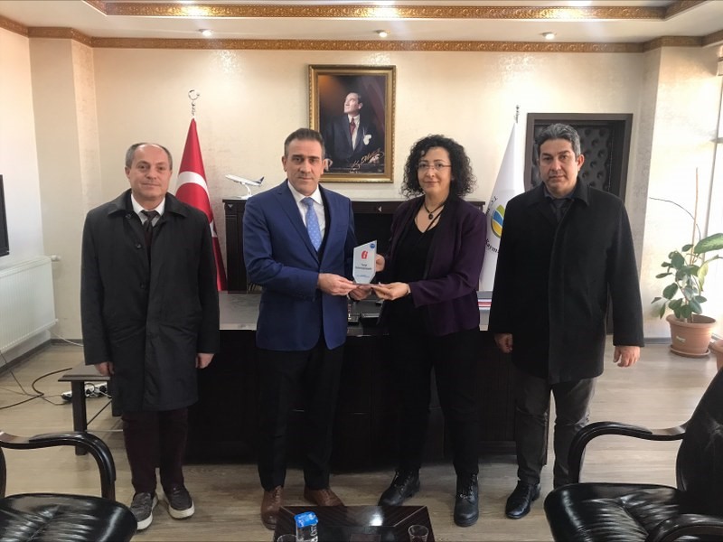 Burhaniye de Kaymakam Memiş&rsquo;e Vergi Haftası ziyareti
