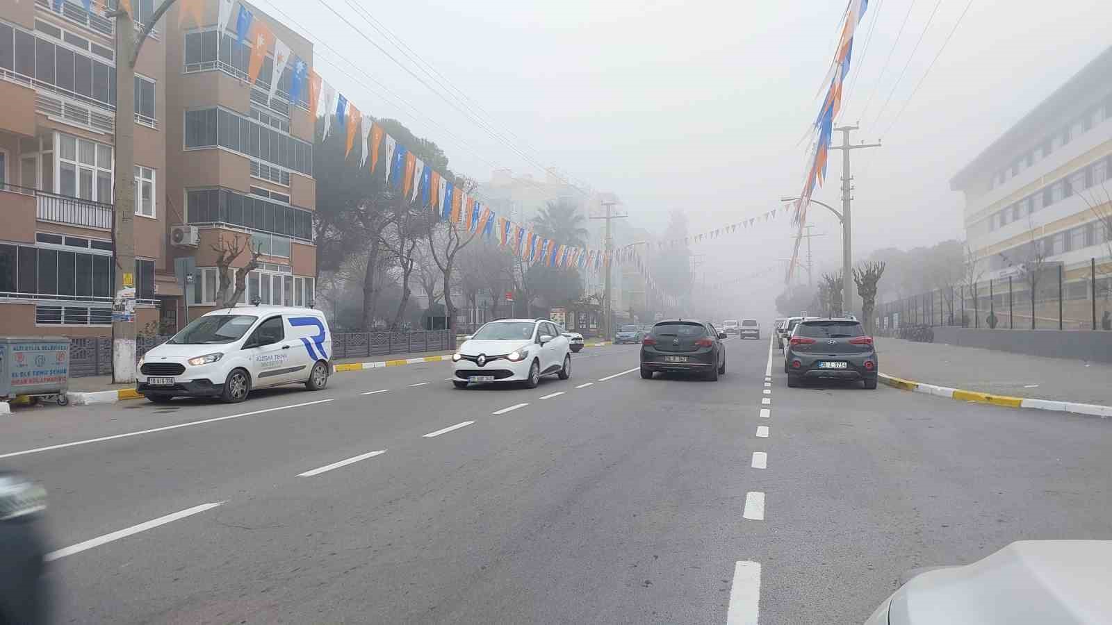Balıkesir&rsquo;i sis kapladı
