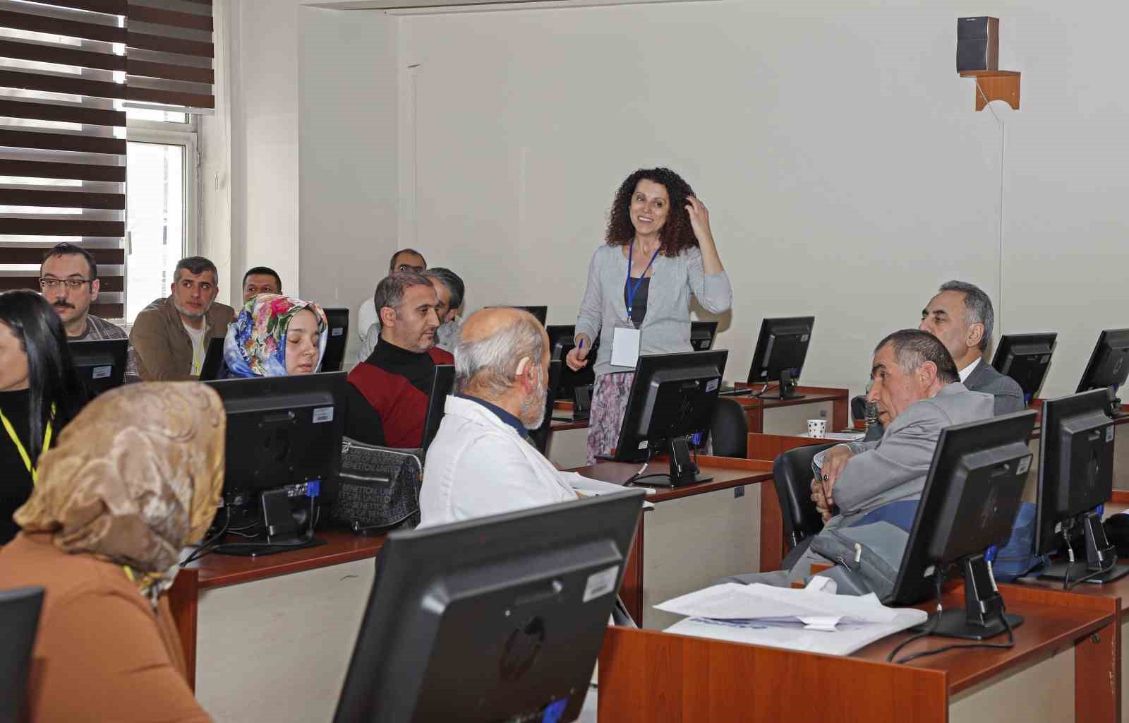 Atatürk Üniversitesi’nde kimyanın doğası öğretimi çalıştayı
