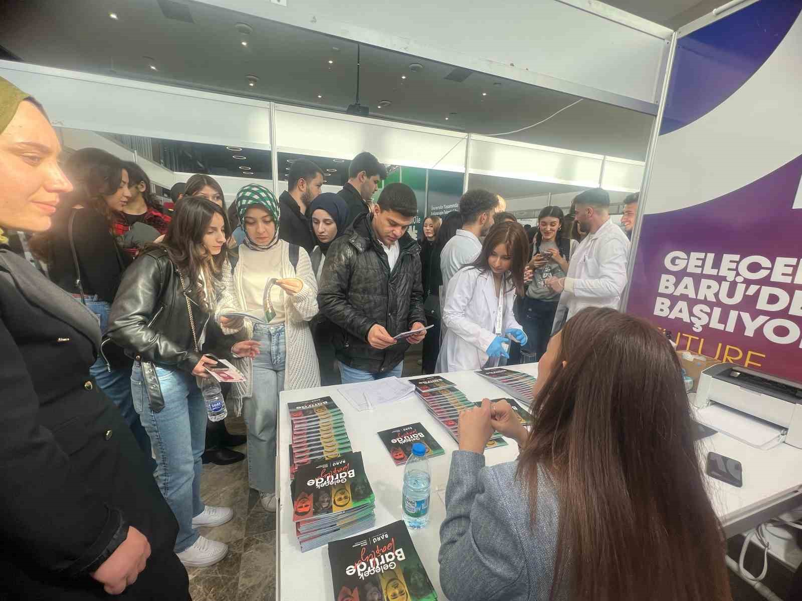 Türkiye’nin en büyük kariyer fuarına yoğun ilgi