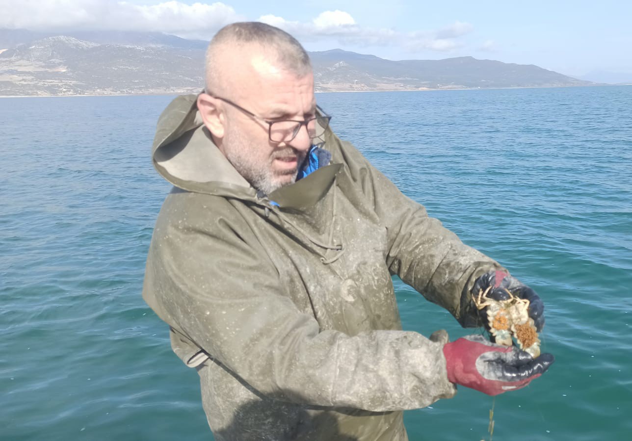 Eğirdir Gölü’nde 200 adet kerevit sepeti ele geçirildi