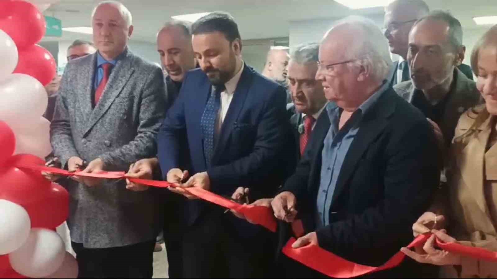 Vefat eden yakınları için hastaneye diş röntgen cihazı bağışladılar