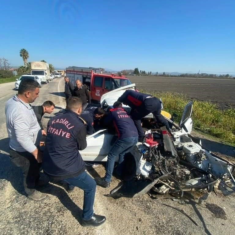 Osmaniye’de minibüs ile otomobil çarpıştı:2 yaralı
