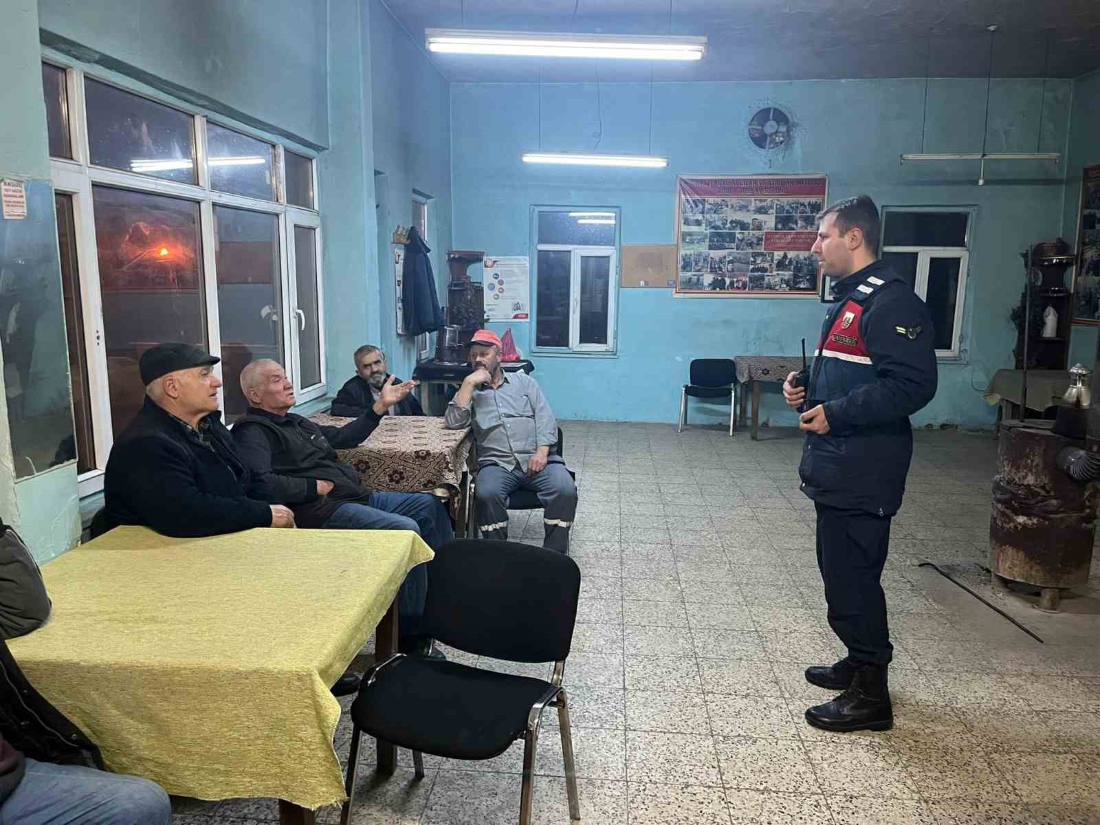 Kırklareli&rsquo;nde jandarmadan vatandaşlara telefon dolandırıcılığına karşı uyarı
