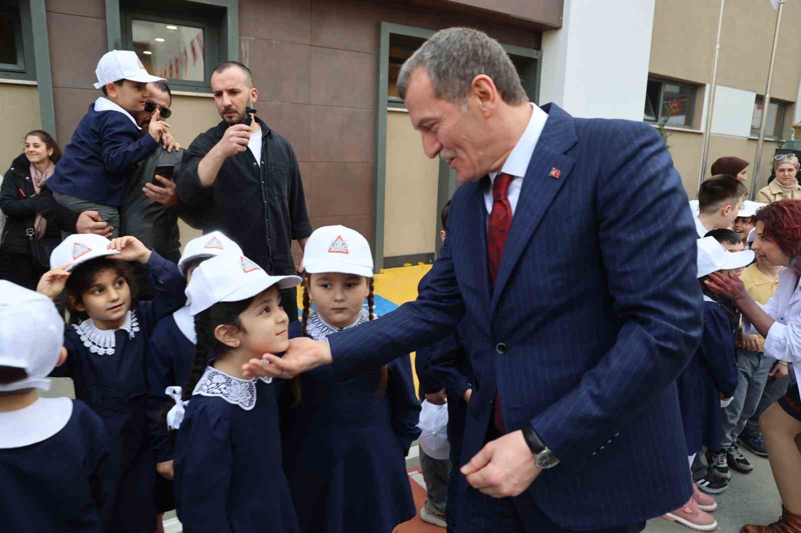 Milli Eğitim Bakanı Tekin: "Her öğrencimiz yılda en az 40 saat sosyal sorumluluk projelerinde yer alacak"